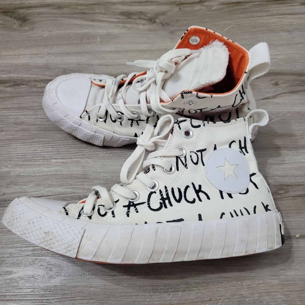 Converse Hight Top Sneakers Size 5 Youth Or 6 Women's